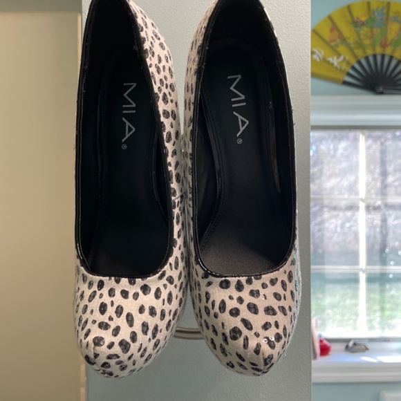 MIA Dalmatian Print Pumps - Picture 4 of 4